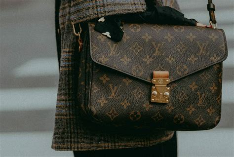 is een louis vuitton tas echt|Neppe Louis Vuitton herkennen (5 simpele Manieren) .